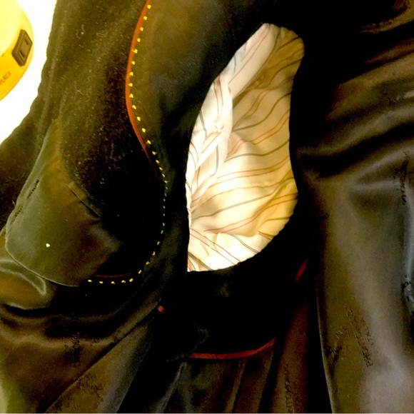 ProntoMondo Cashmere and Wool Three Button Blazer - Picture 13 of 16